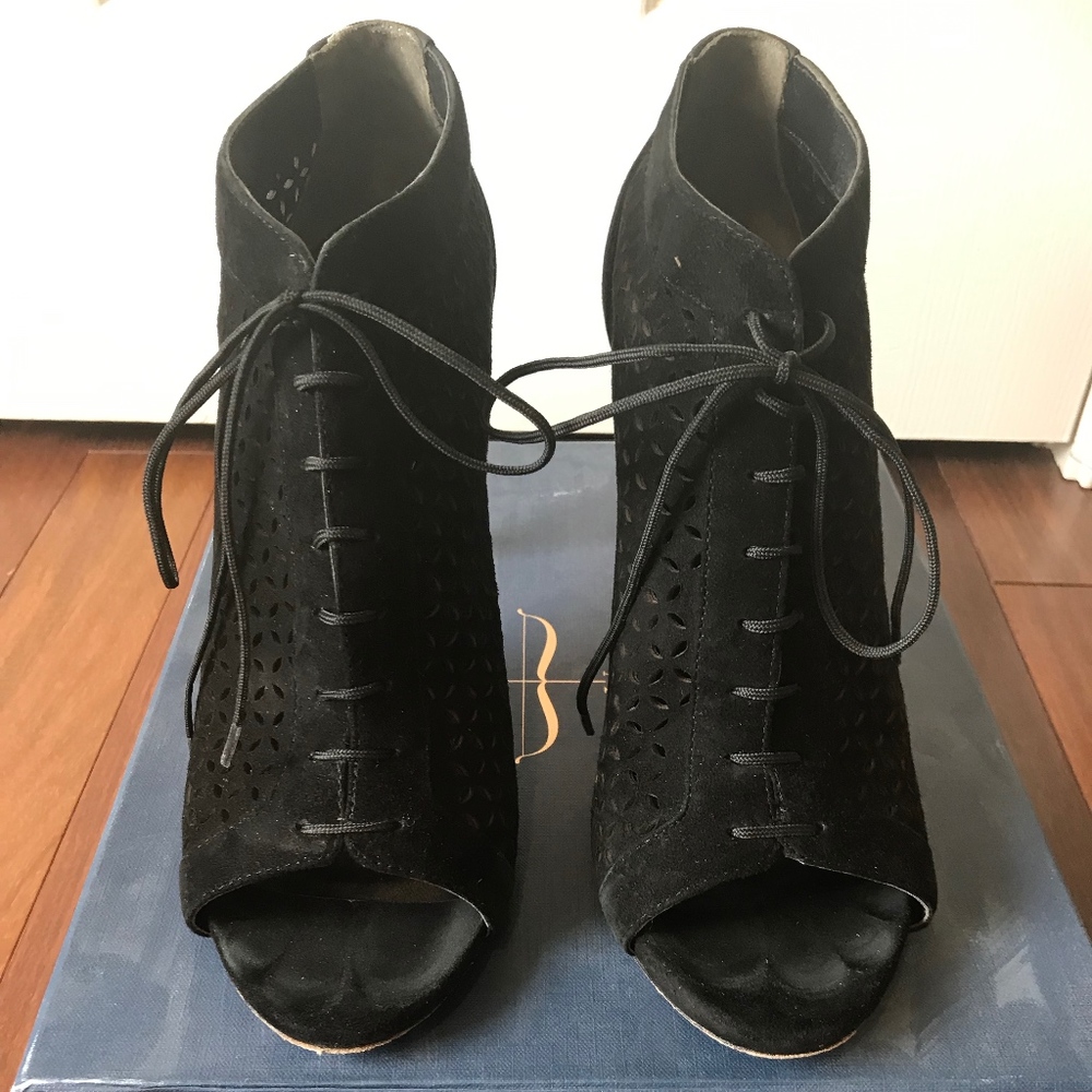 Pour La Victoire Suede Bootie Size 10